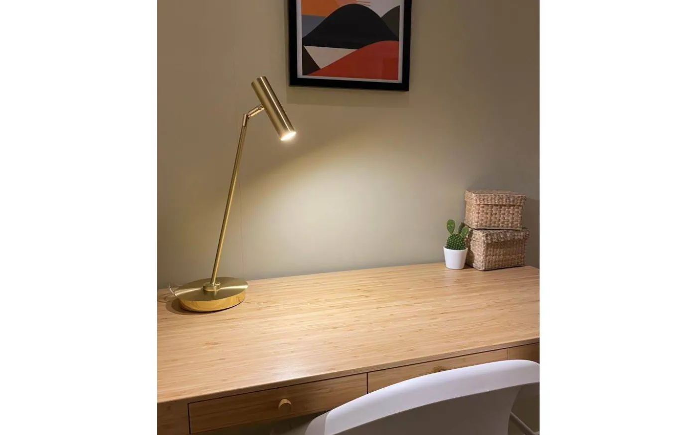 Artic Skrivbordslampa 52cm LED 6W 3000K Matt Mässing