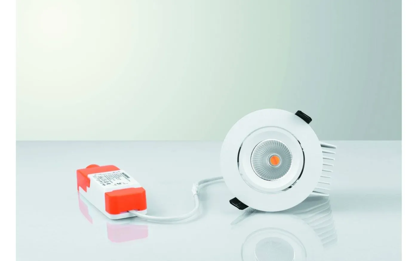 Belzig Svanhals Spotlight Dim to Warm 2000-2800K 11W Vit 230V