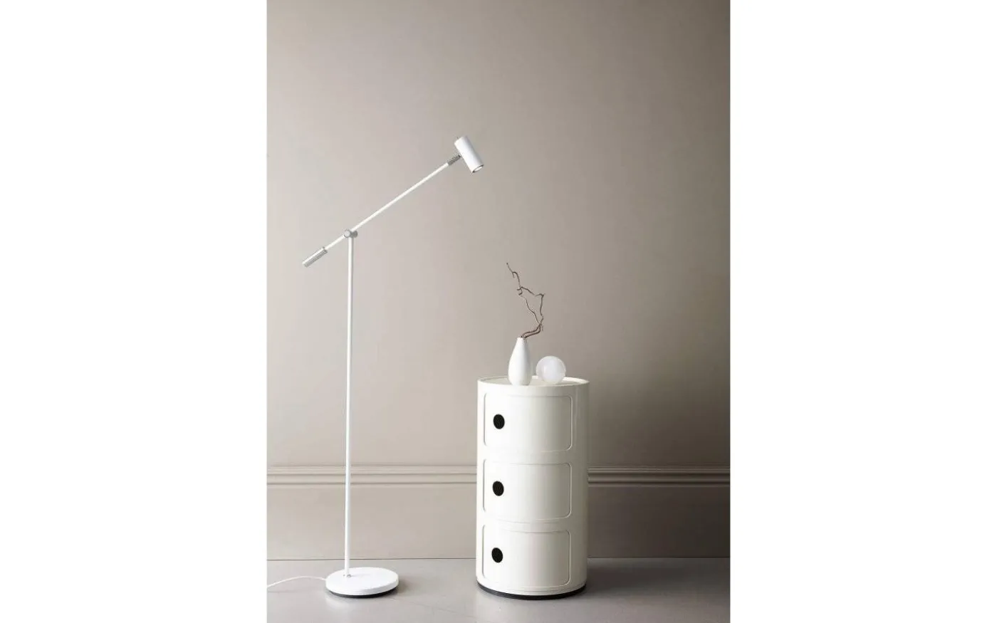 Cato Golvlampa 134cm LED GU4 Dimbar Vit/Krom