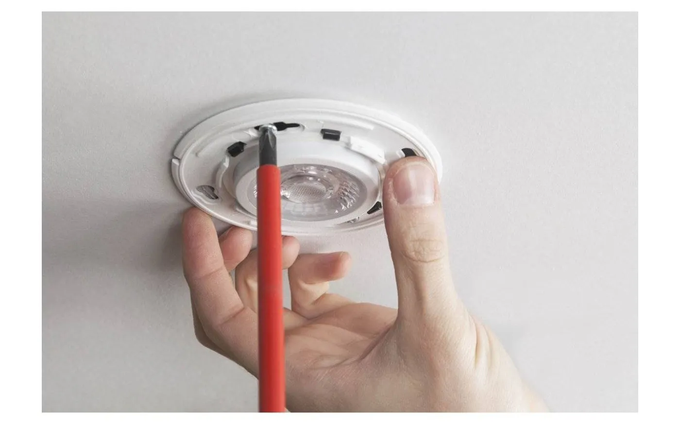 Comfort Smart ISO Spotlight 3000K 6W Vit IP44