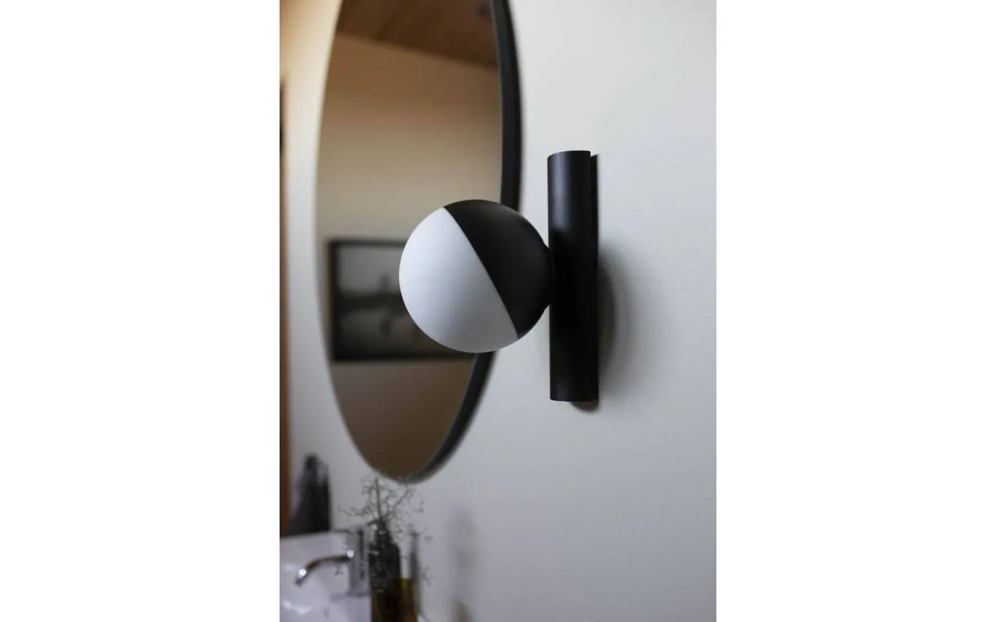 Contur Vägglampa 15cm IP44 Svart/Vit