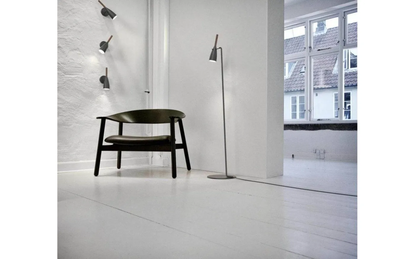 Pure Vägglampa Grå
