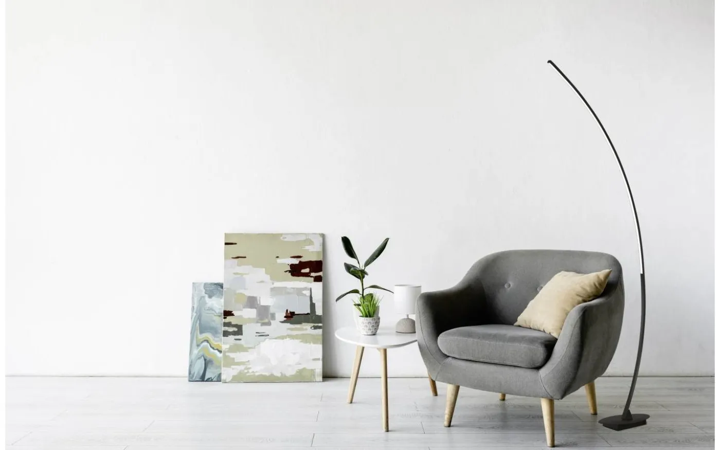 Solo Golvlampa LED mattsvart