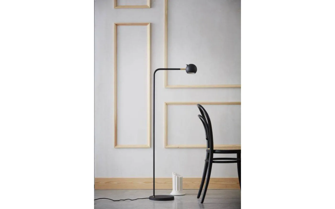 Yes Golvlampa 122cm Svart